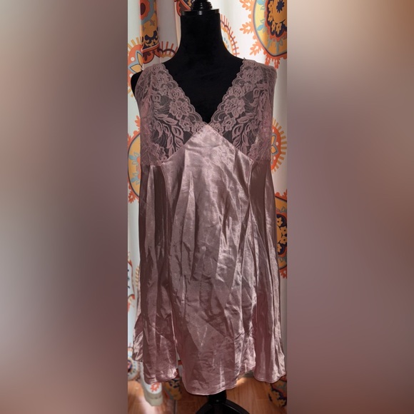 Frederick’s of Hollywood Vintage 2X Satin & Lace Nightgown – Plus Size Chemise - Picture 1 of 8